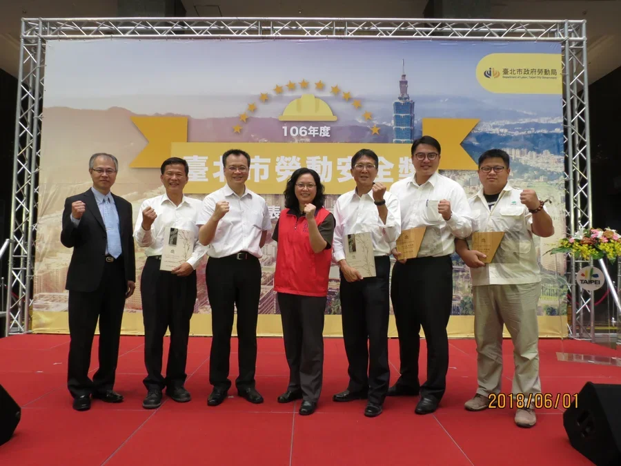 圖片說明：會後與相關長官合影留念。