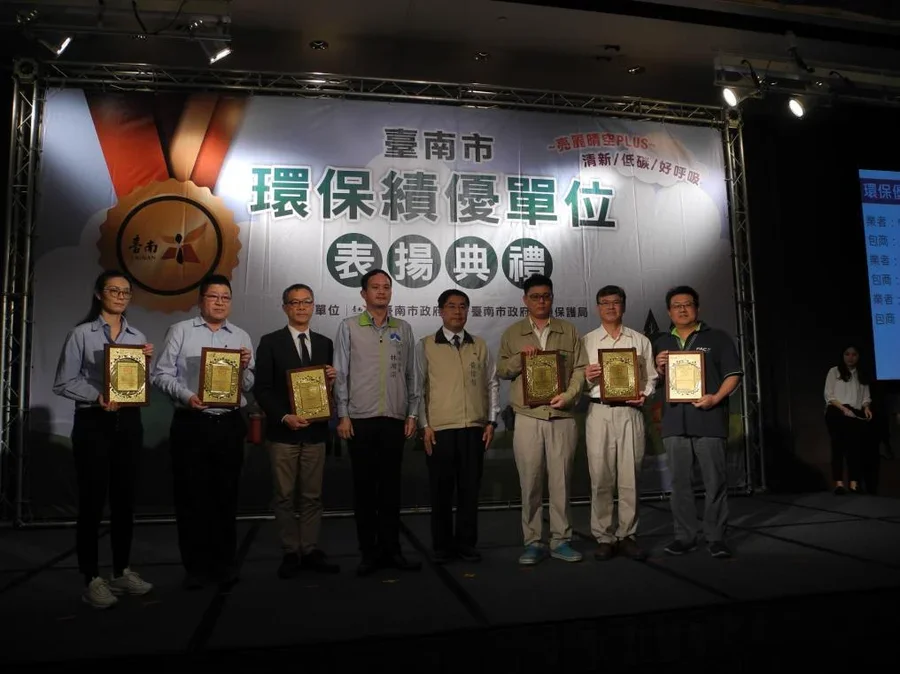 圖片說明：獲頒優良單位領獎人合照。