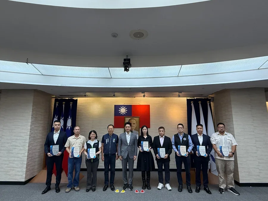 圖片說明：全體獲獎公司代表人合影留念。