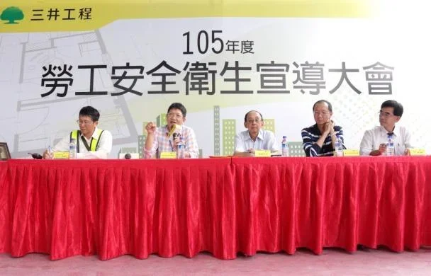 圖片說明：專題討論。