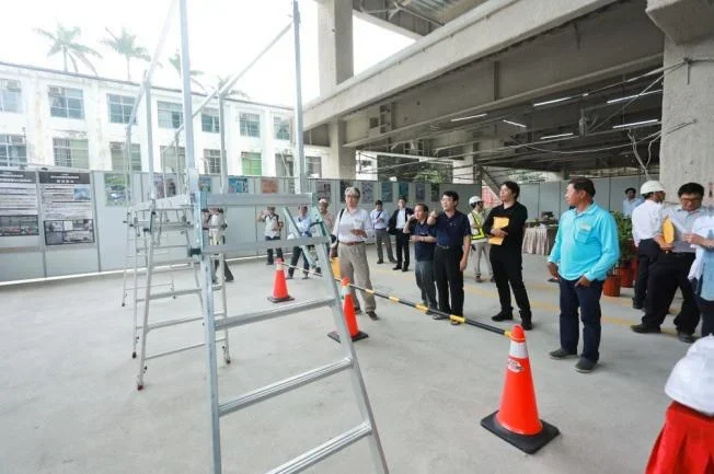 圖片說明：移動架展示說明(崇鼎工坊)。