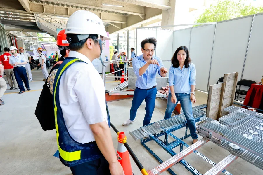 圖片說明：鋼構安全設備及電梯直井工作平台(正業企業行)。