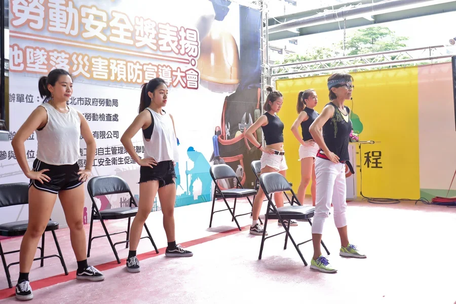 圖片說明：開場表演。