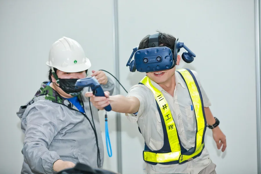 圖片說明：VR體驗中華民國(工業安全衛生協會)。