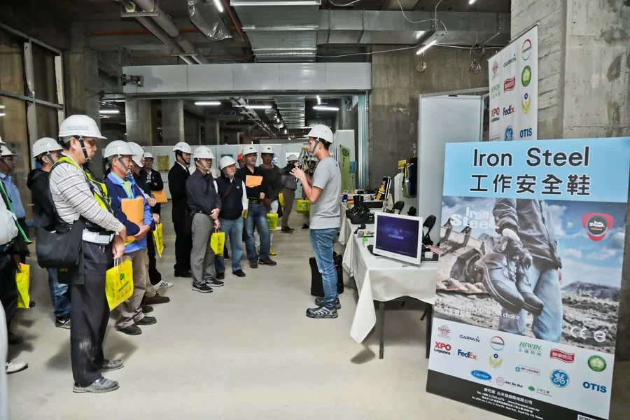 圖片說明：IRON STEEL安全鞋(允禾發)。