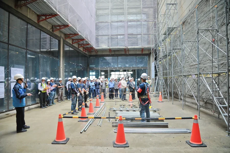 圖片說明：框式施工架組拆作業示範演練。