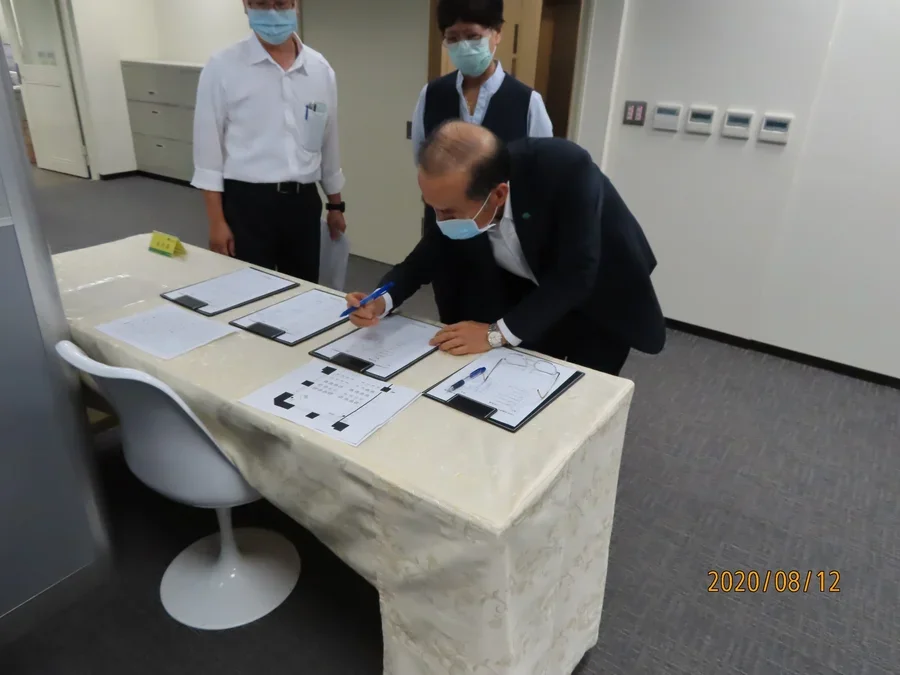 圖片說明：會場簽到。