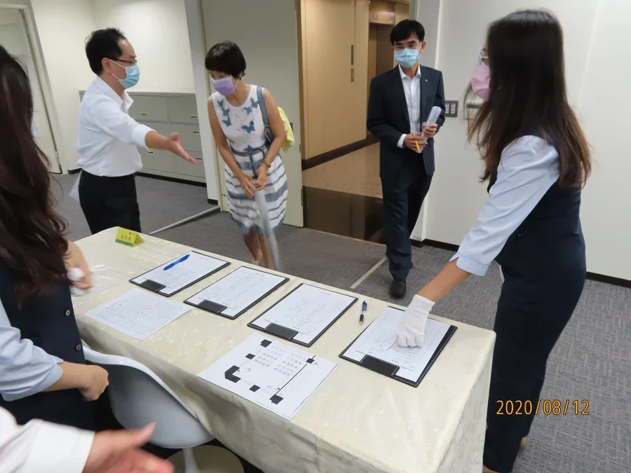 圖片說明：會場簽到。