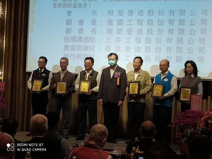 圖片說明：三井工程獲頒感謝狀由林茂村協理代表領獎。