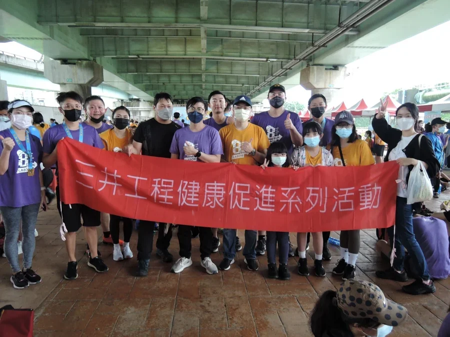 圖片說明：三井同仁合影。