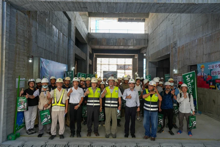 圖片說明：合影留念。