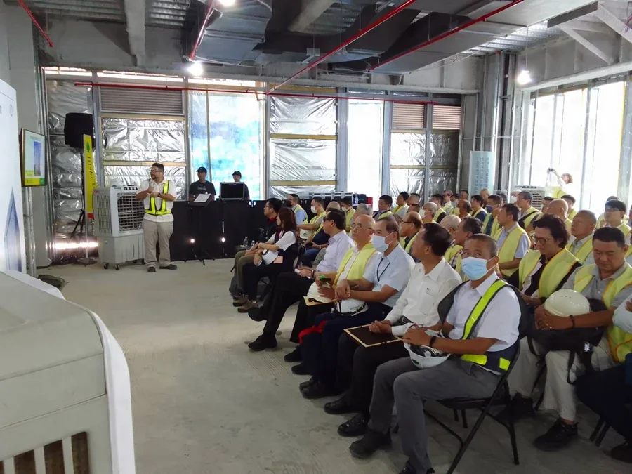 圖片說明：李忠錦所長進行「本工程安全衛生簡報」。