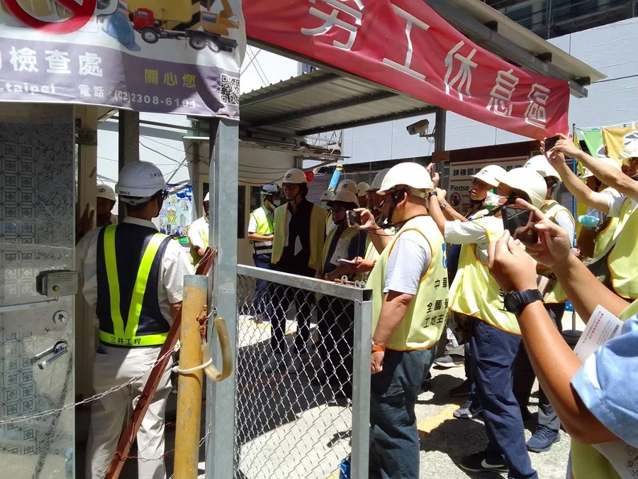 圖片說明：工地門禁管制觀摩解說。