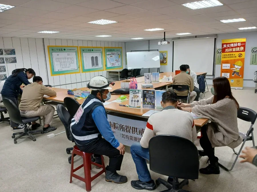 圖片說明：口腔篩檢與衛教。