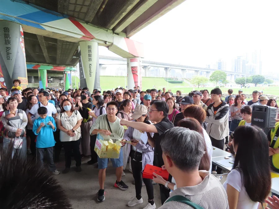 圖片說明：1140412-員工活動-大都會公園健行-02