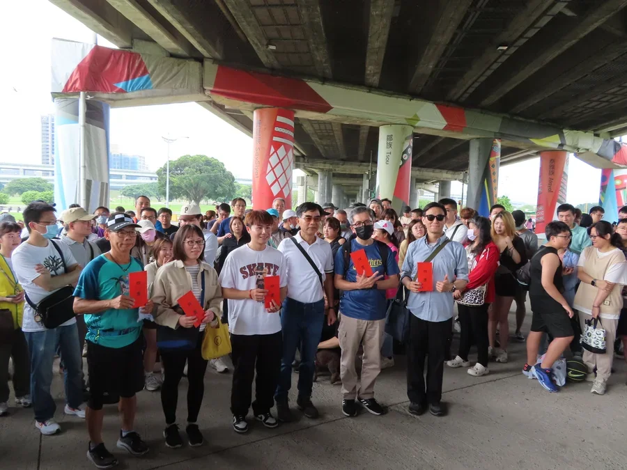 圖片說明：1140412-員工活動-大都會公園健行-04