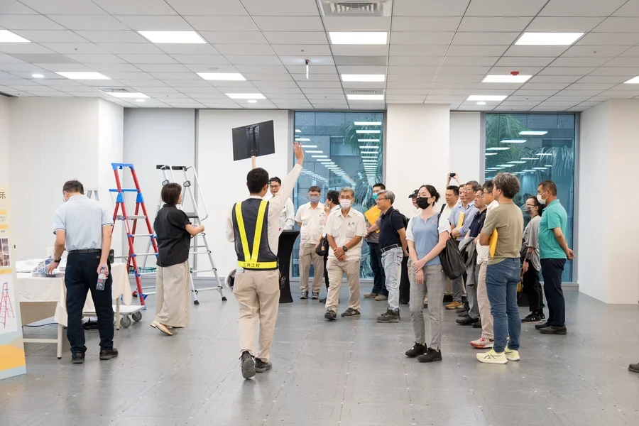 圖片說明：裝修工作台、合梯、移動梯作業示範演練(多惠企業有限公司，梯老闆)。