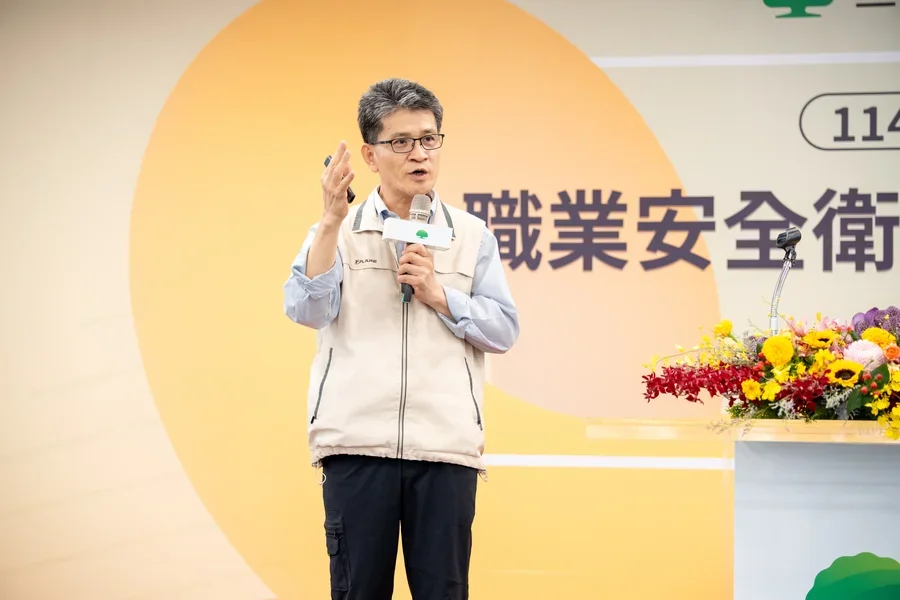 圖片說明：勞動部職業安全衛生署前副署長朱金龍進行專題演講。