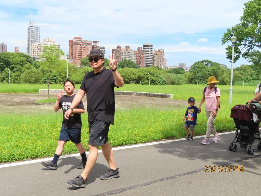 圖片說明：1140614-員工活動-古亭河濱公園健行-02