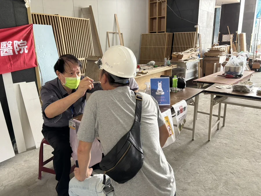 圖片說明：報到填寫資料。